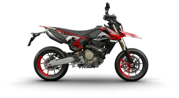Moto supermotard Ducati roja y negra con detalles gráficos. Lista para la acción en cualquier terreno.