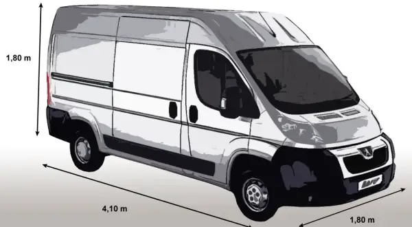 Biały van Peugeot Boxer, z wymiarami 4,10 m długości i 1,80 m wysokości, gotowy do transportu.