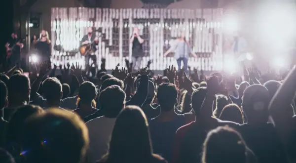 Gdzie bezpiecznie kupić bilety na koncert, aby uniknąć oszustw?