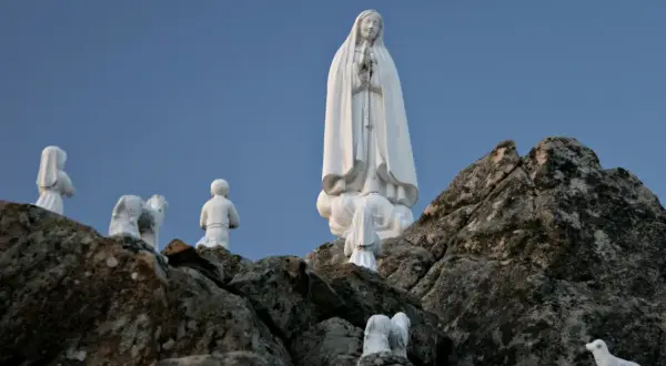 Najsłynniejsze sanktuaria maryjne na świecie, które warto odwiedzić