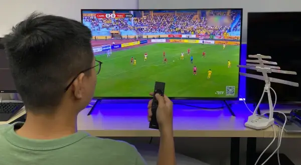 Telewizor 120Hz czy 60Hz? Czy warto dopłacać dla gier i sportu?