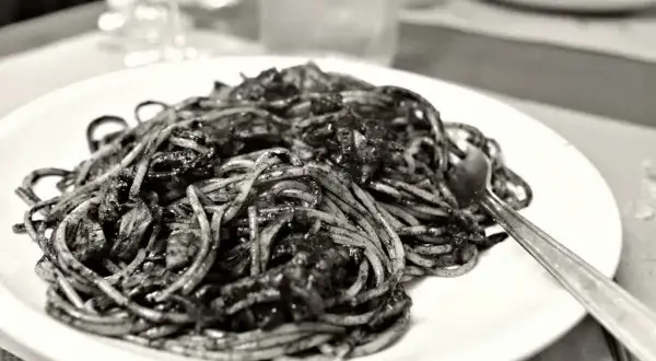 Spaghetti sepia: odkryj wyjątkowy smak i sekrety przygotowania