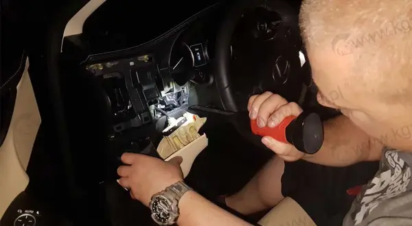 Jak znaleźć ukryty GPS w aucie? Poradnik krok po kroku