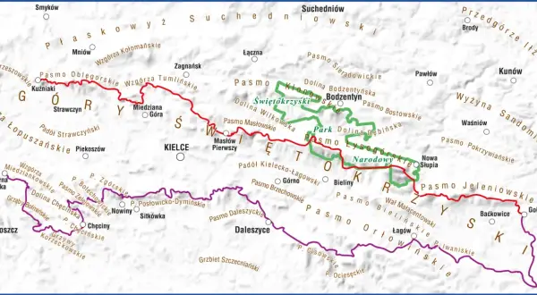 Mapa przedstawia przebieg Głównego Szlaku Świętokrzyskiego, z zaznaczonymi pasmami górskimi, dolinami i miejscowościami.