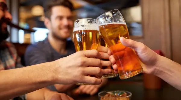 Ile alkoholu ma piwo? Zaskakujące fakty o zawartości alkoholu