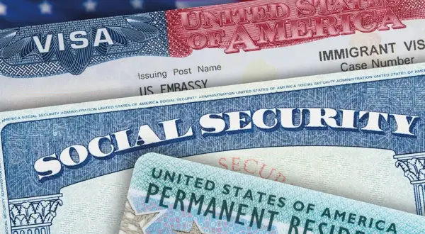 Karta stałego pobytu (zielona karta USA), wiza i Social Security. Dokumenty potwierdzające prawo do życia i pracy w Stanach Zjednoczonych.