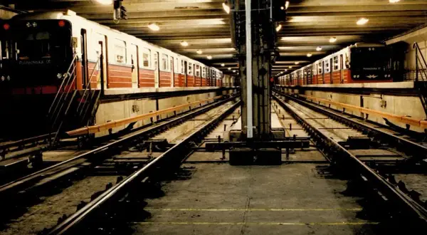Kiedy powstało metro w Warszawie? Data i długa historia budowy