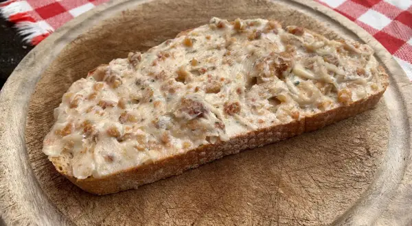 Ile kalorii ma smalec ze skwarkami? Sprawdź, co musisz wiedzieć!