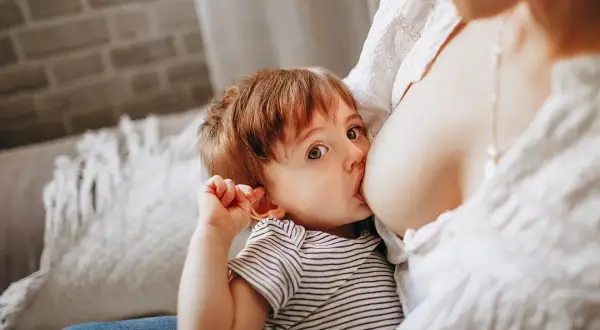 Co z mlekiem po odstawieniu dziecka? Jak radzić sobie z emocjami i zmianami