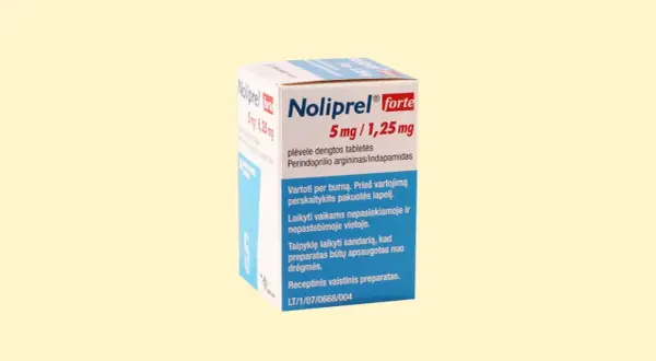 Opakowanie leku Noliprel forte 5 mg/1,25 mg, zawierające tabletki powlekane z perindoprylem i indapamidem.