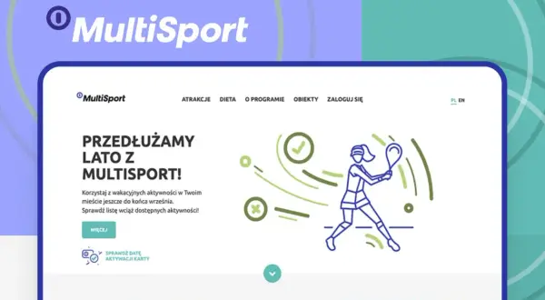 Grafika przedstawia stronę internetową MultiSport z hasłem "Przedłużamy lato z MultiSport!" i ilustracją kobiety grającej w tenisa.
