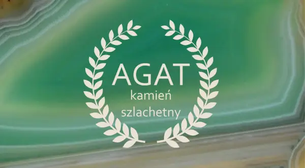 Agat, kamień szlachetny, często kojarzony ze znakiem zodiaku, na tle zielonego agatu.