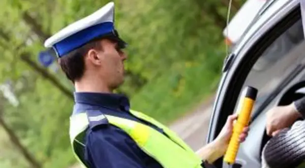 Ile po piwie można prowadzić? Sprawdź, zanim wsiądziesz za kółko