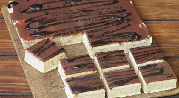 Pyszne kinder bueno ciasto bez pieczenia – prosty przepis krok po kroku