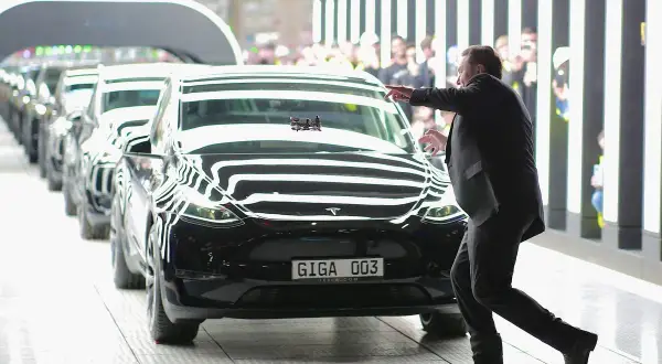 Kto produkuje Teslę? Firma, Elon Musk i globalne Gigafactory