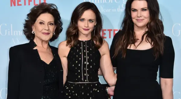 Kochane kłopoty obsada: Kelly Bishop, Alexis Bledel i Lauren Graham na premierze "Gilmore Girls: A Year in the Life".