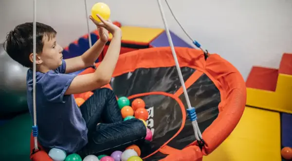 Domino sensoryczne: Klucz do rozwoju zmysłów u dzieci