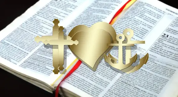 Złoty krzyż jerozolimski, serce i kotwica na otwartej Biblii. Symbol wiary, nadziei i miłości.