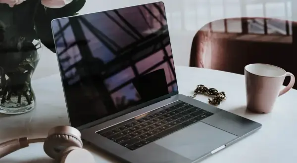 Jak włączyć laptopa za pomocą klawiatury, gdy przycisk nie działa
