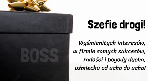 Czarny prezent z napisem BOSS i złotą kokardą, obok tekst: "Szefie drogi! Wyśmienitych interesów, w firmie samych sukcesów, radości i pogody ducha, uśmiechu od ucha do ucha!" - idealne śmieszne życzenia dla szefa na wesoło.