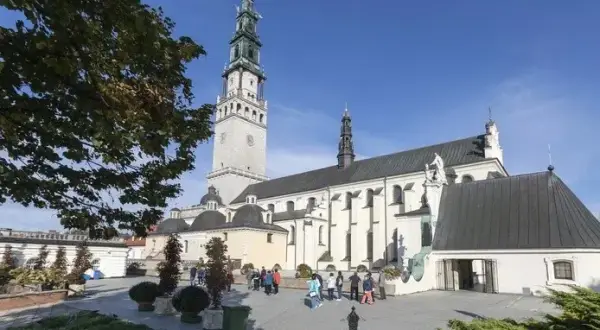 Sanktuarium Matki Bożej Pompejańskiej w Polsce: miejsca kultu i ich znaczenie