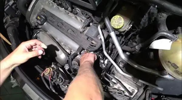 Lokalizacja czujnika temperatury silnika w Audi A3 8P - poradnik