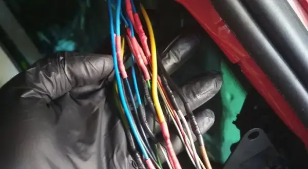Wariuje elektryka drzwi VW Sharan? Diagnoza i naprawa wiązki