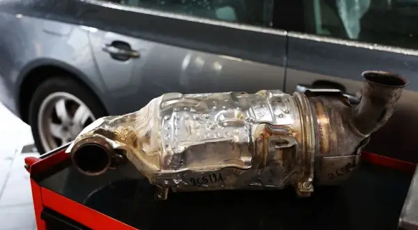 Ile kosztuje wycięcie DPF? Poznaj koszty, kary i legalne alternatywy