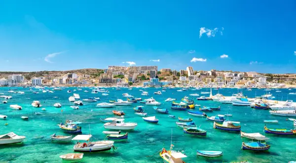 Czy Malta to wyspa czy archipelag? Zaskakujące fakty o Malcie