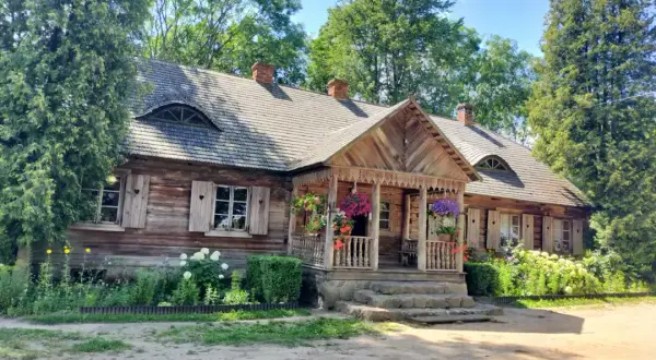 Skansen Kurpiowski Nowogród: Wszystko, co musisz wiedzieć przed wizytą
