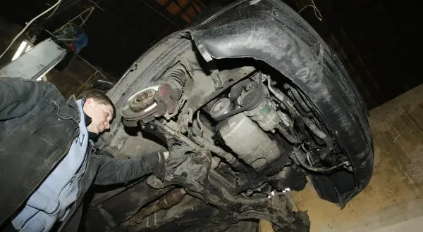 Auto Challenge – gdzie ma warsztat Maciek? Znajdź go w Niemczech