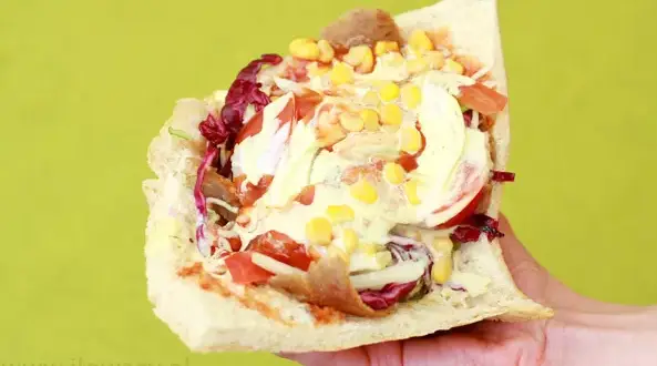 Ile kalorii ma kebab? Rozlicz przyjemność i jedz go "fit"!