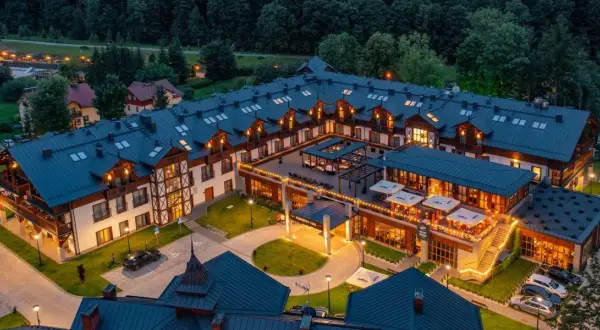 Elegancki hotel Szczawnica Park Resort & Spa w otoczeniu zieleni. Wiele pozytywnych hotel szczawnica park resort & spa opinie potwierdza jego urok.