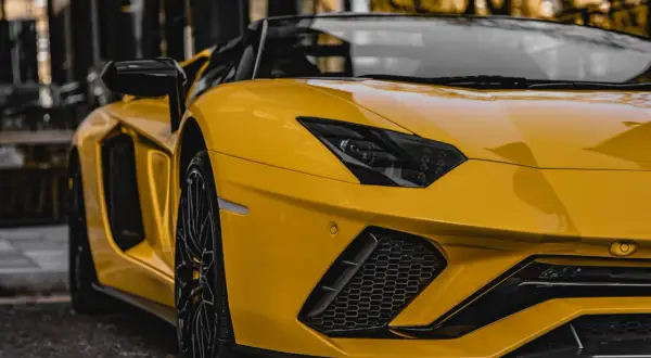 Ile kosztuje wynajem lamborghini? Sprawdź ceny i ukryte koszty