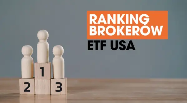 Drewniane pionki na podium z numerami 1, 2, 3. Obok napis "RANKING BROKEROW ETF USA". Pomoc w wyborze brokera.