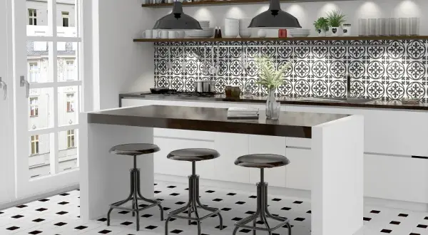 Jakie płytki między szafkami w kuchni – trendy, kolory i materiały