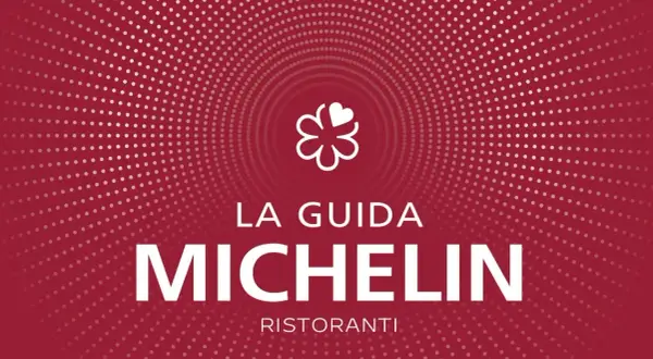 Logo La Guida Michelin con la scritta "MICHELIN RISTORANTI". Un simbolo di eccellenza per i ristoranti 3 stelle Michelin Italia.