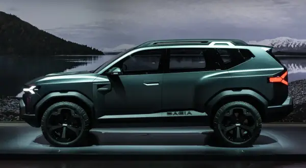 Nowy koncept Dacia 4x4, masywny SUV z terenowym charakterem, gotowy na przygodę.