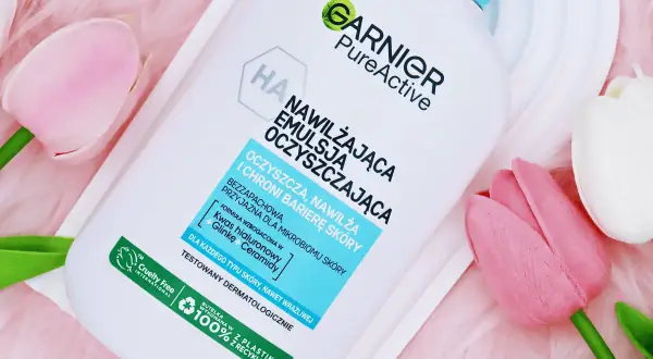 Nawilżająca emulsja Garnier PureActive oczyszcza i chroni barierę skóry. Idealna dla każdego typu cery.
