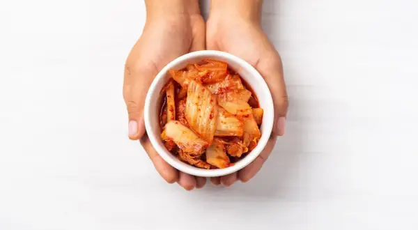 Kimchi: Jak smakuje? Odkryj sekrety kwaśności, ostrości i umami