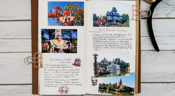 Carnet de voyage : photos du Manoir Hanté et du Big Thunder Mountain, avec notes manuscrites. Une idée pour un carnet de voyage mémorable.