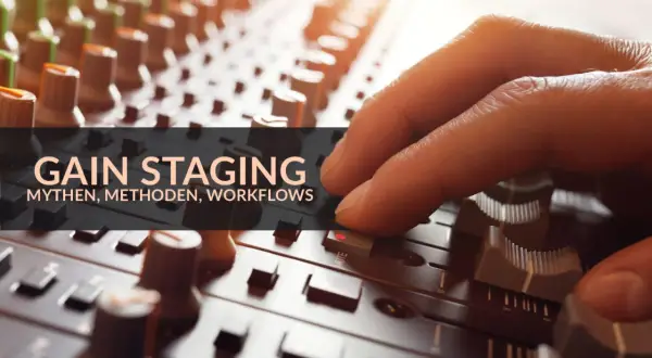 Hand bedient Mischpult-Regler. Die Bedeutung von Gain Staging für Mythen, Methoden und Workflows wird hier visuell dargestellt.