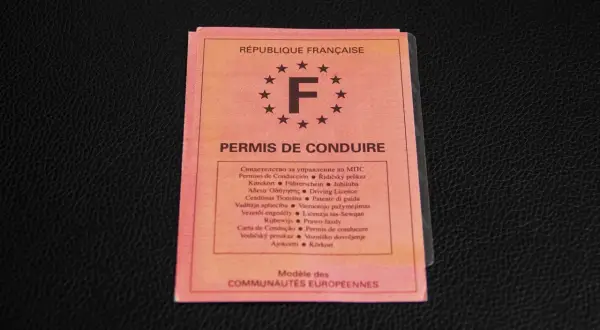 Permis de conduire français, modèle des Communautés Européennes. Une nouvelle étape pour la date nouveau permis de conduire.