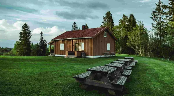 Ile domków letniskowych na działce 1000m2? Sprawdź przepisy i możliwości