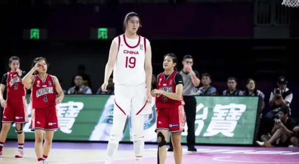 Las gigantes chinas del baloncesto: Estrellas WNBA y legado histórico
