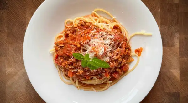 Przepisy na spaghetti bolognese, które zachwycą Twoich gości