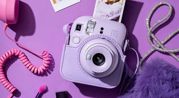 Aparat co drukuje zdjęcia: Wybierz idealny! Instax czy Polaroid?