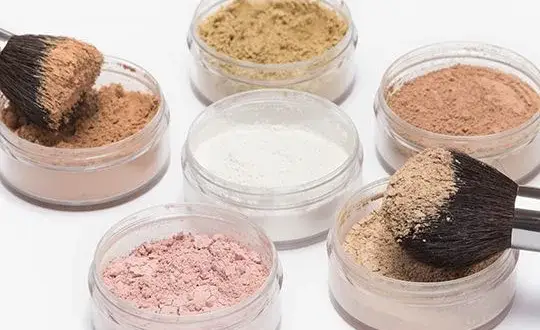 Inglot puder rozświetlający - poznaj jego rodzaje, ceny i zastosowanie