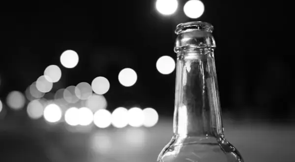 Czym jest weekendowy alkoholizm?