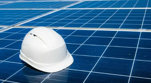 Panele fotowoltaiczne jako źródło energii dla falownika PV